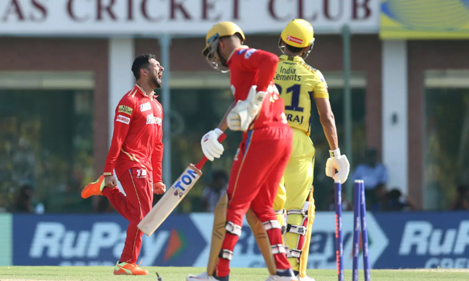 మ్యాచ్ అలా మలుపు తిరిగి చివరకు