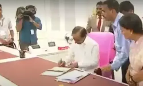 తొలి సంతకం దానిపైనే