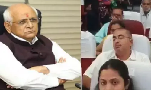 సీఎం సభలో కునుకు : అధికారి సస్పెన్షన్