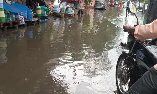 చినుకుపడితే.. బీసెంట్ రోడ్డు