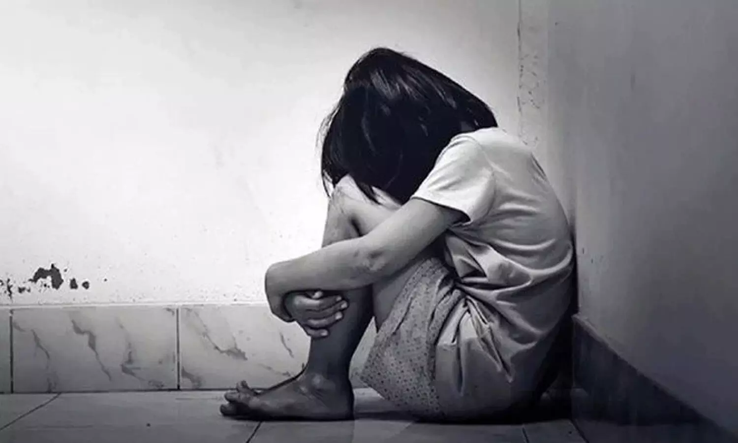 చిన్నారిపై సామూహిక అత్యాచారం.. విచారణలో విస్తుపోయే నిజాలు