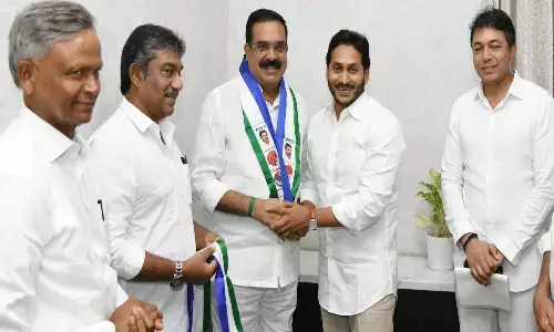 వైసీపీలో చేరిన టీడీపీ నేత