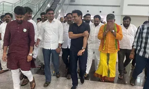 యూకేకు కేటీఆర్