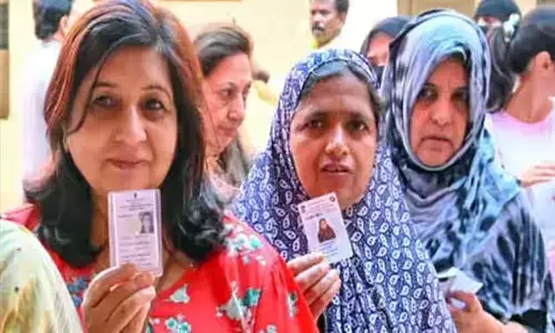 ముగిసిన పోలింగ్.. ఈవీఎంలను పగులకొట్టి