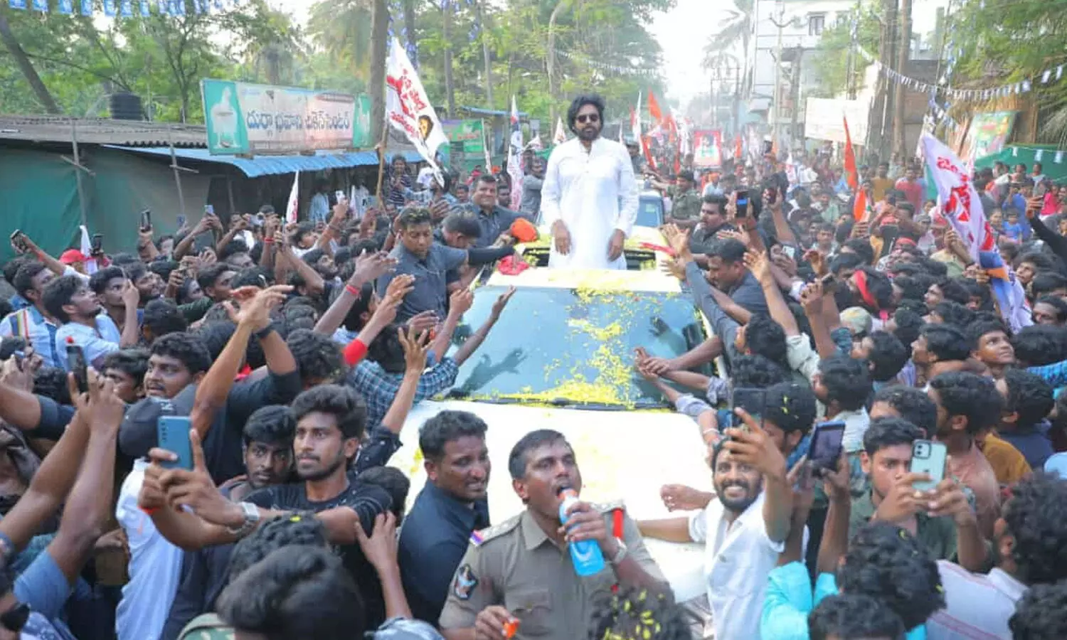 నేడు కూడా రాజమండ్రిలో పవన్