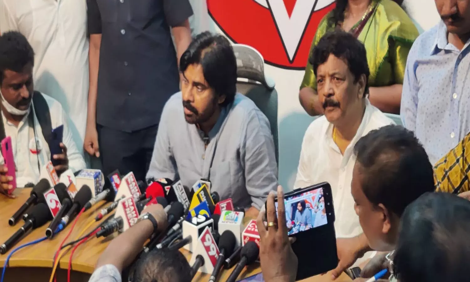 ప్రభుత్వానికి పవన్ వార్నింగ్ ప్రభుత్వానికి పవన్ వార్నింగ్