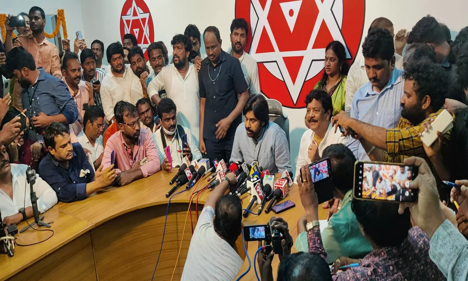 ఐడియా అదుర్స్.. కానీ అవుతుందా? ఐడియా అదుర్స్.. కానీ అవుతుందా?