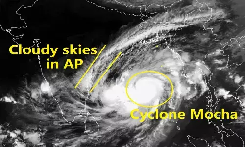 తెలుగు రాష్ట్రాల్లో విచిత్ర వాతావరణం.. భారీ వర్షానికి మహిళ మృతి