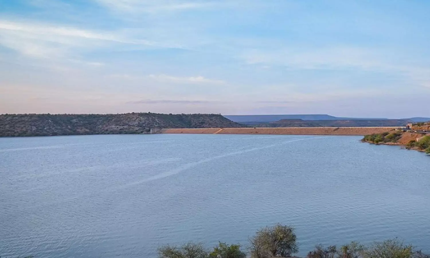 Breaking : ఏపీలో పడవ బోల్తా : పన్నెండు మంది గల్లంతు