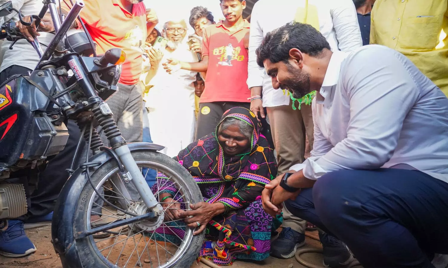 ఎండదెబ్బకు పాదయాత్రలో మార్పులు.. అర్ధరాత్రి వరకూ