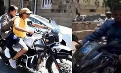 అమితాబ్, అనుష్క లకు లిఫ్ట్ ఇచ్చిన బైకర్స్ కు రూ.10 వేలు జరిమానా