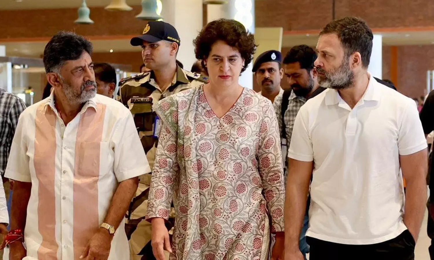 బెంగళూరు చేరుకున్న రాహుల్ బెంగళూరు చేరుకున్న రాహుల్