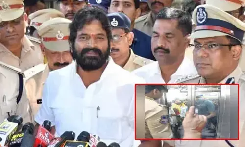 minister srinivas goud stucks in lift