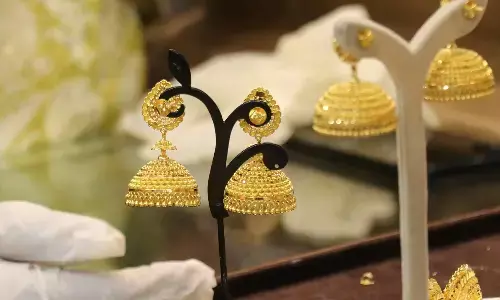 క్రమంగా తగ్గుతున్న బంగారం ధరలు