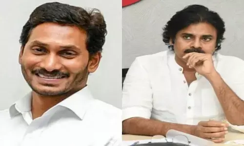 వైసీపీ-జనసేన ఫ్లెక్సీ యుద్ధం