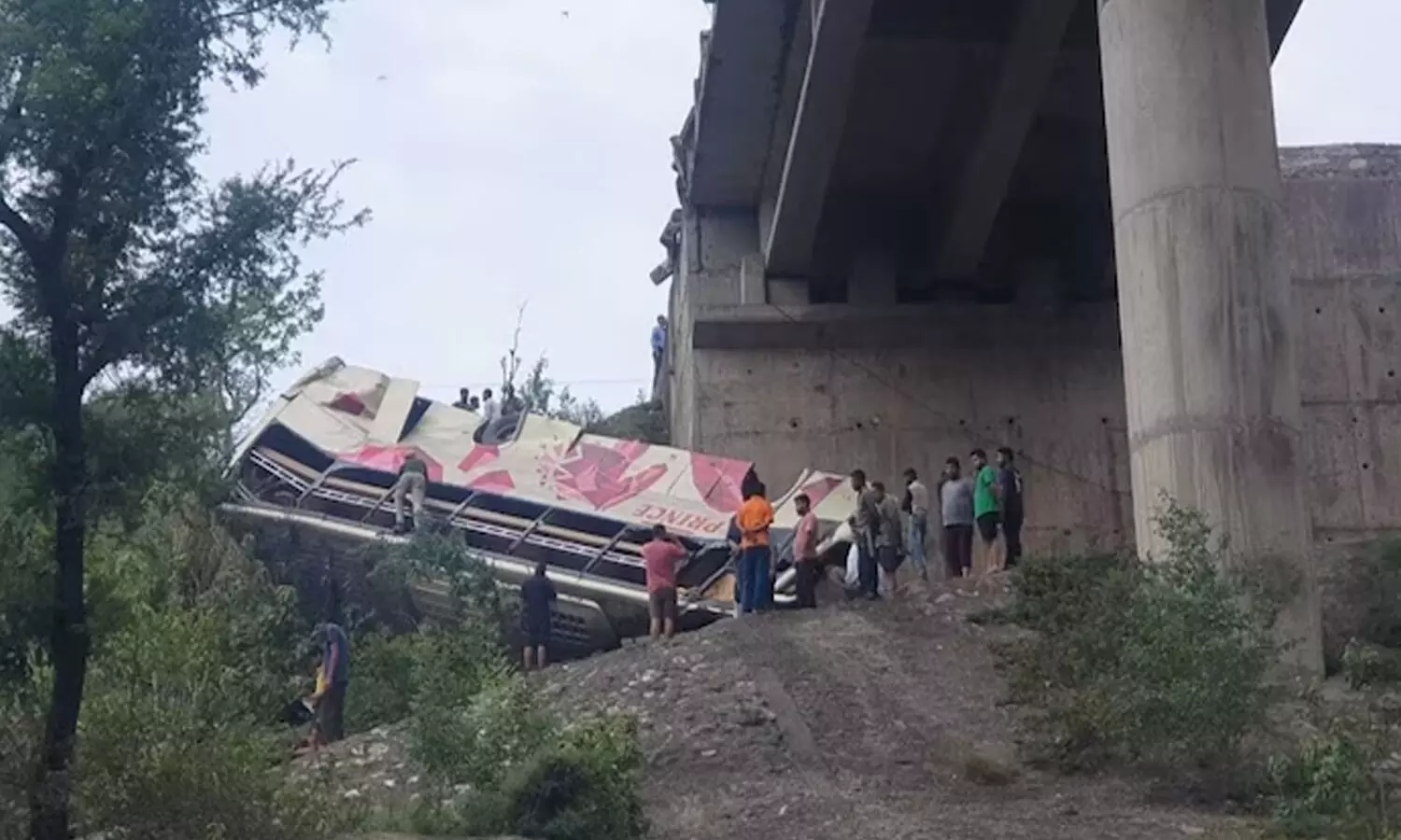 jammu and srinagar road accident
