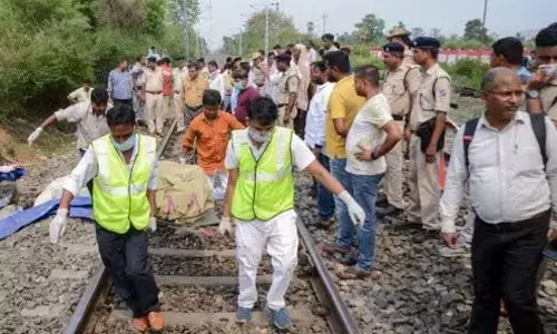 jharkhand railway workers dead, railway workers electructuted