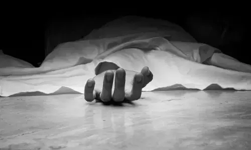 గుంతలో పడిన పిల్లలు.. వారిని కాపాడబోయి ?