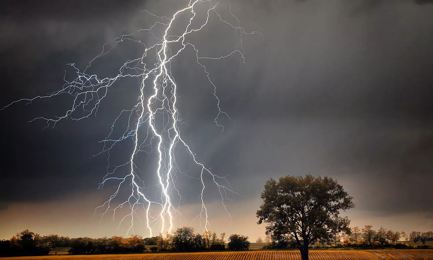 4 died for lightning, kurnool crime news