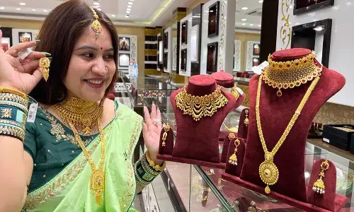 గోల్డ్ రేట్.. స్వల్పంగా తగ్గింది