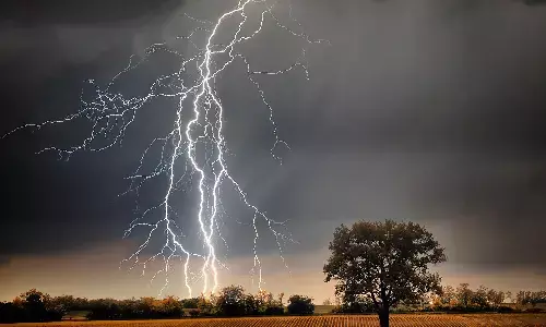 4 died for lightning, kurnool crime news