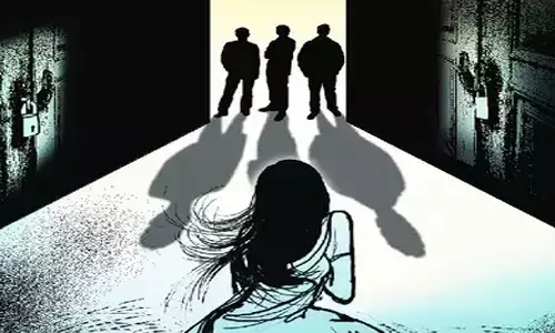 అమానుషం.. లిఫ్ట్ ఇచ్చి మహిళపై అత్యాచారం