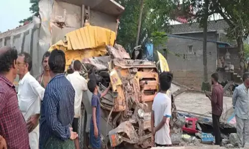 kakinada road accident