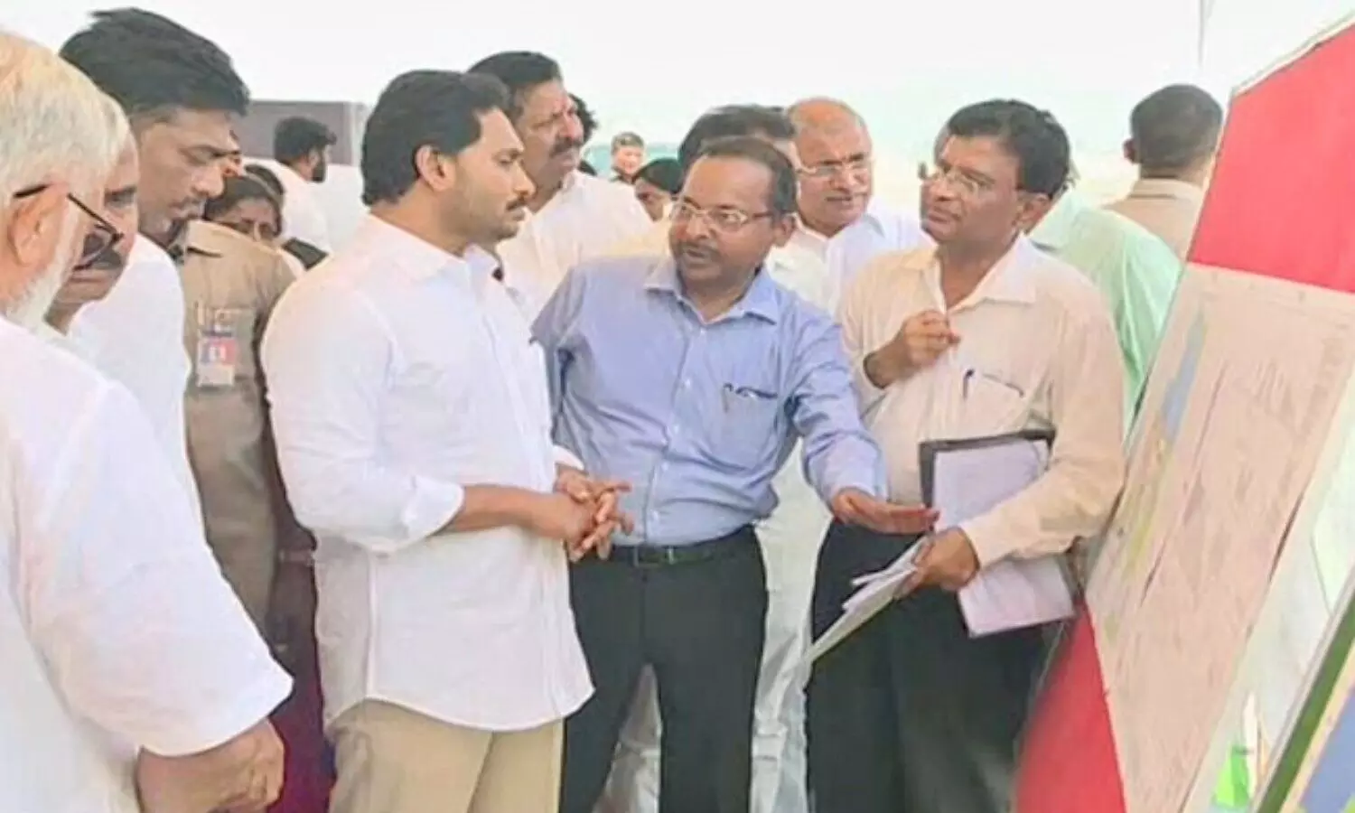 పోలవరం ప్రాజెక్టును పరిశీలించిన సీఎం