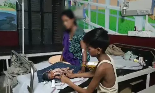 పాలు తాగట్లేదని ఐదురోజుల శిశువుపై దారుణం