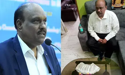 లంచం తీసుకుంటూ పట్టుబడిన తెలంగాణ యూనివర్సిటీ వీసీ