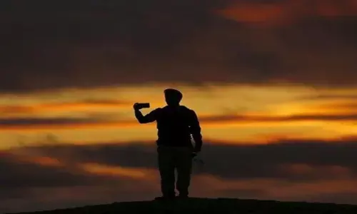 సెల్ఫీ కోసం వెళ్లి శవమై..!