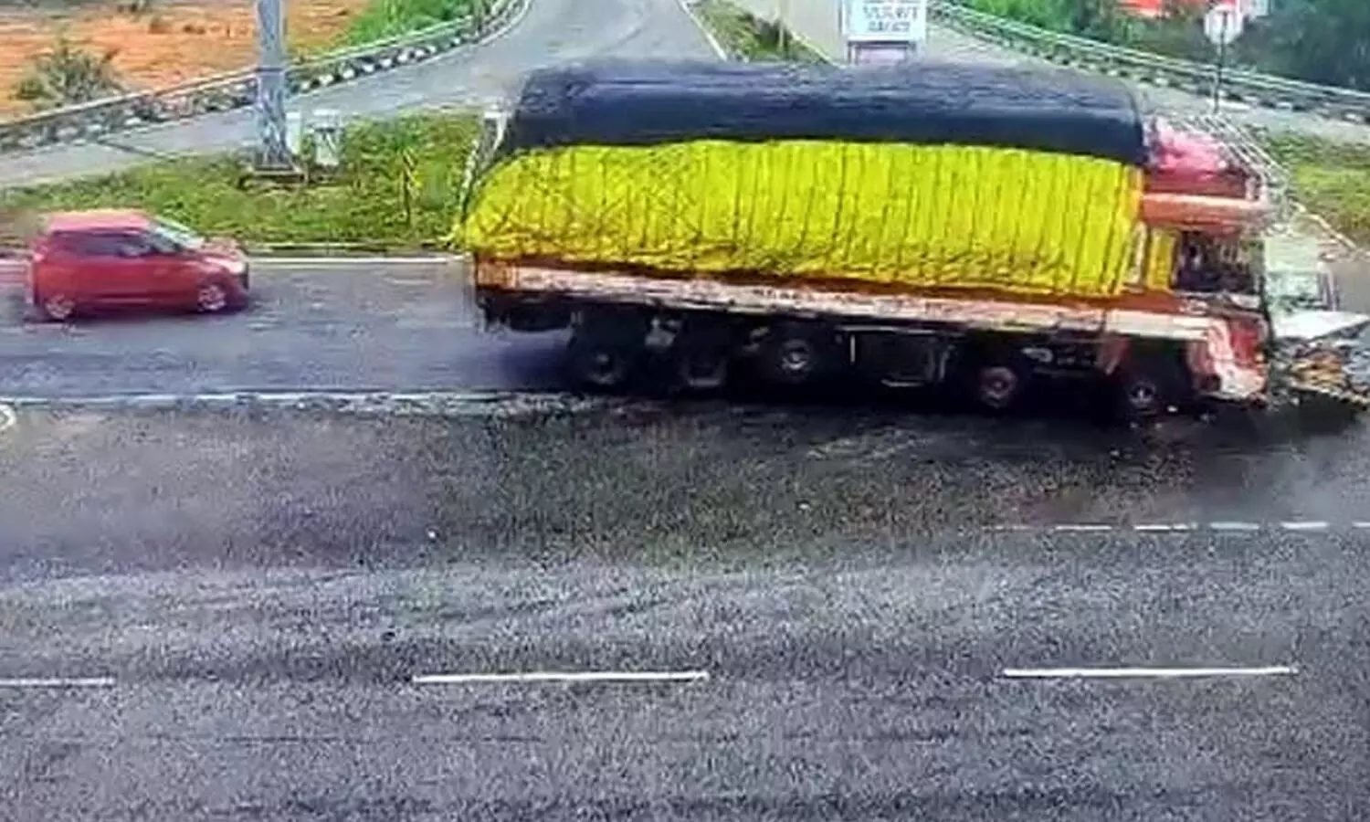 ఘోర ప్రమాదం.. ఇద్దరు మృతి