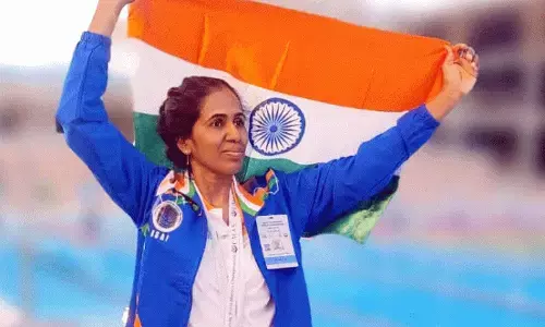 రజత పతకాలు సాధించిన స్విమ్మర్ గంధం క్వీని
