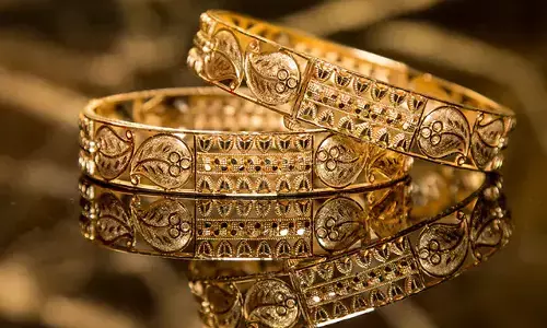 దిగివస్తున్న బంగారం.. కొనేందుకు ఇదే మంచి ఛాన్స్