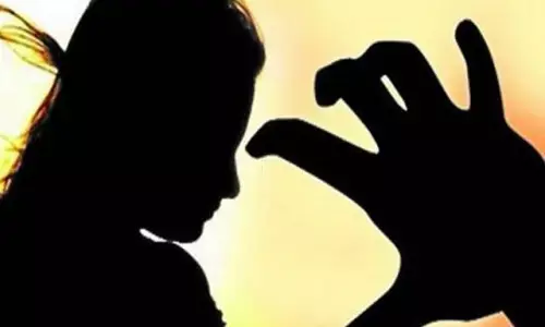 స్నేహితుడని నమ్మి వెళ్తే.. మాట్లాడాలని పక్కకు తీసుకెళ్లి..