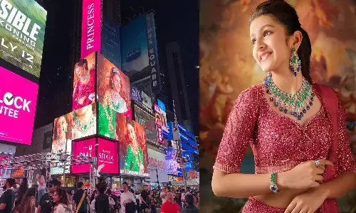 11 ఏళ్లకే టైమ్స్ స్క్వేర్ పై మెరిసిన సితార