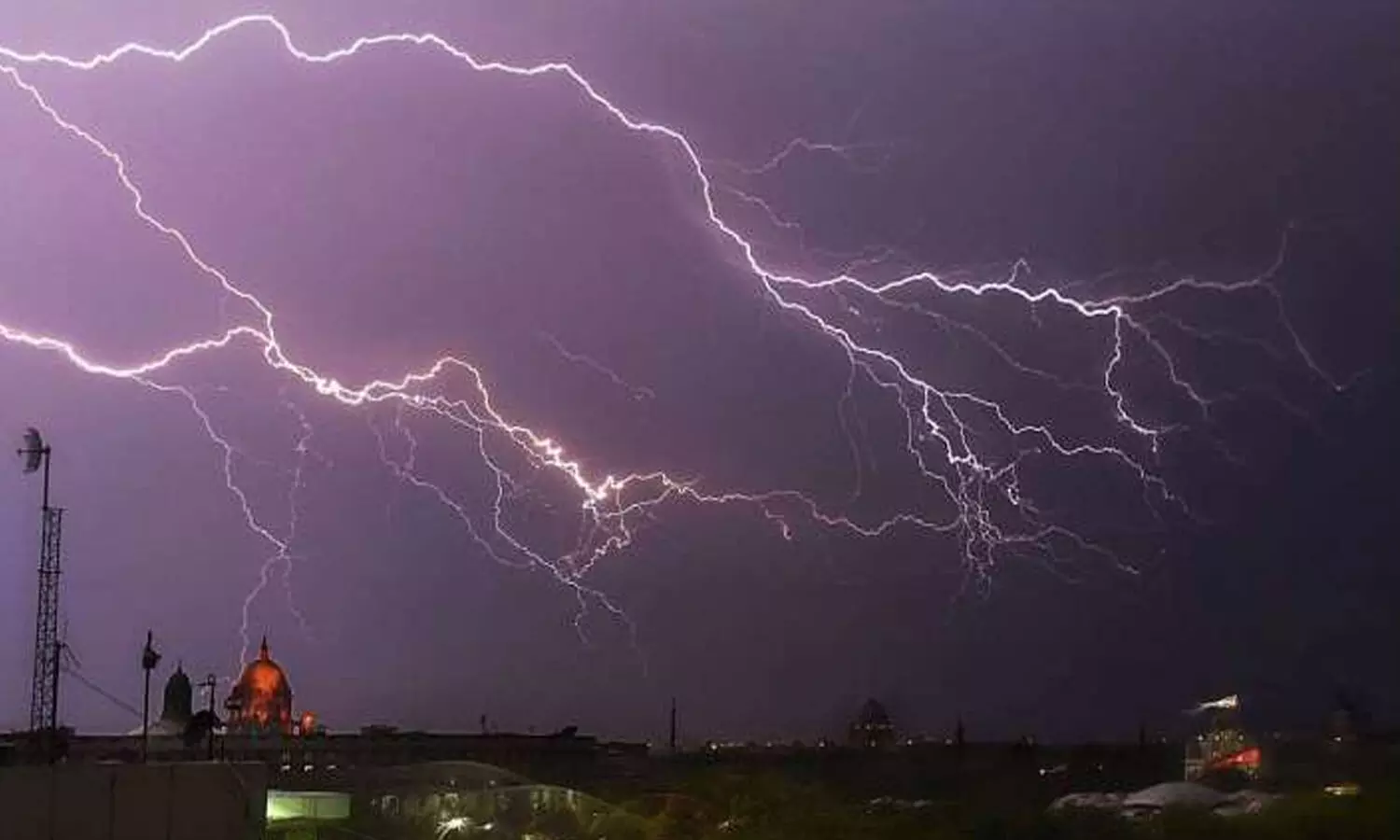 lightening strikes in up