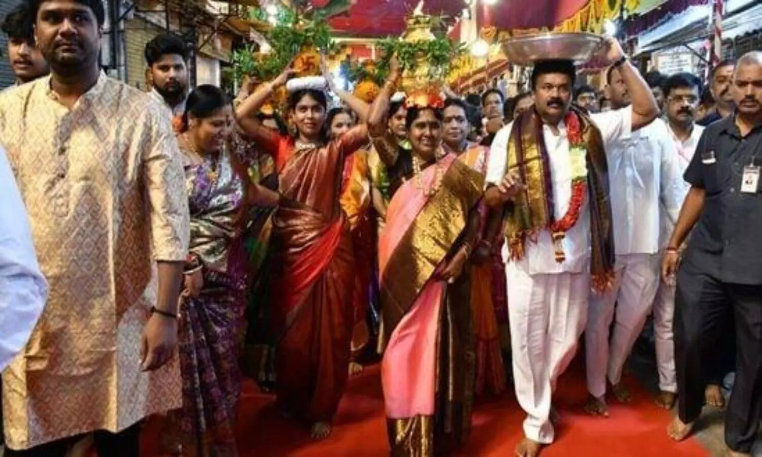 తెలంగాణలో బోనాల సందడి.. ఈ ప్రాంతాల్లో ట్రాఫిక్ ఆంక్షలు