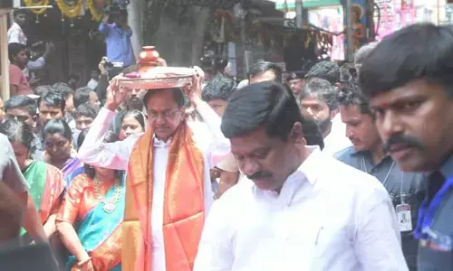 cm kcr bonam, ujjaini mahankali bonalu 2023