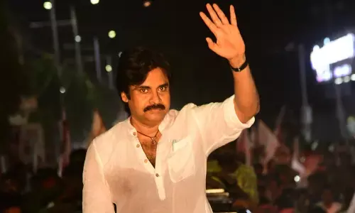 వాలంటీర్లకు ఆ పాపాన్ని అంటగట్టిన పవన్ కళ్యాణ్