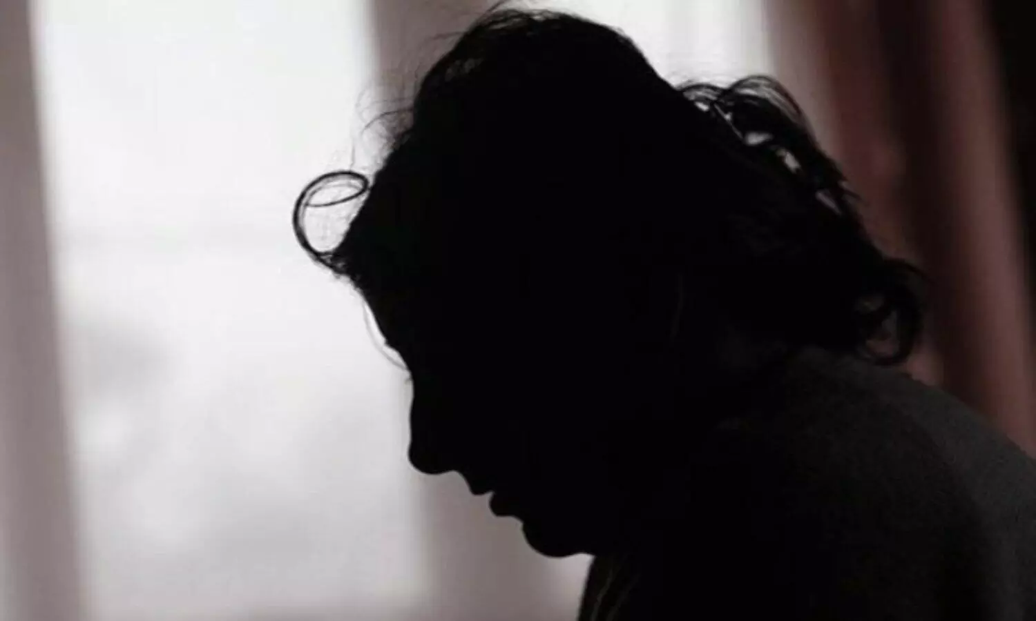 తండ్రి స్థానంలో ఉంటాడనుకుంటే.. పాపానికి కేరాఫ్ గా నిలిచాడు