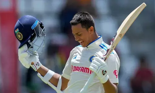 రెండో రోజు కూడా భారత్ దే.. దుమ్ము రేపుతున్న కుర్రాడు