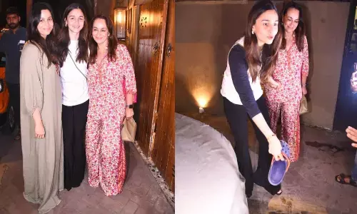 ఆర్ఆర్ఆర్ హీరోయిన్ చేతిలో జర్నలిస్టు చెప్పు