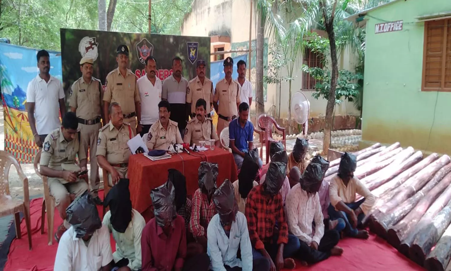 RS 80 lakhs worth red sandal woods, 20 Smugglers arrest, DSP Muralidhar