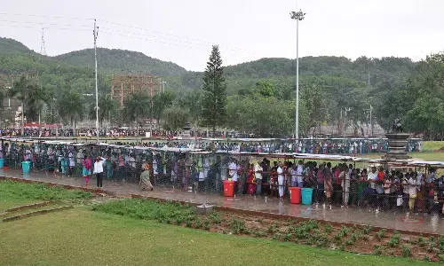 తిరుమలలో సండే రష్.. దర్శనానికి ?