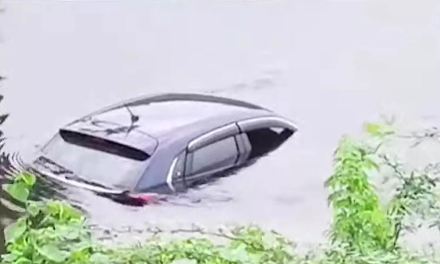 car fell into canal