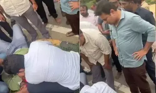 కేటీఆర్ కళ్ల ముందే రోడ్డు ప్రమాదం.. ఏమి చేశారంటే?