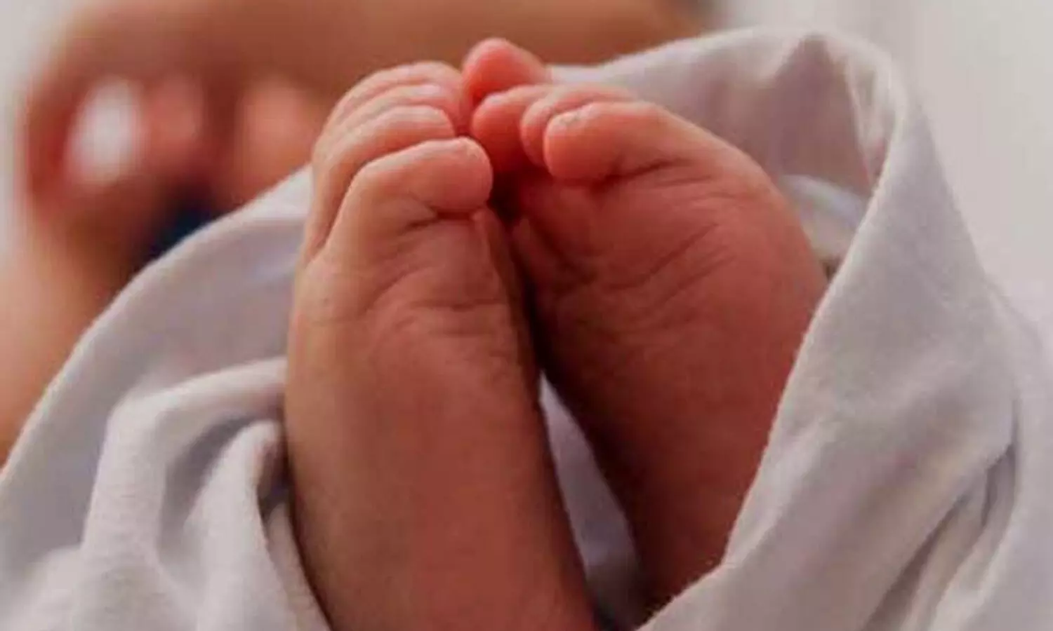 విషాదం.. నీళ్ల బక్కెట్ లో పడి చిన్నారి మృతి