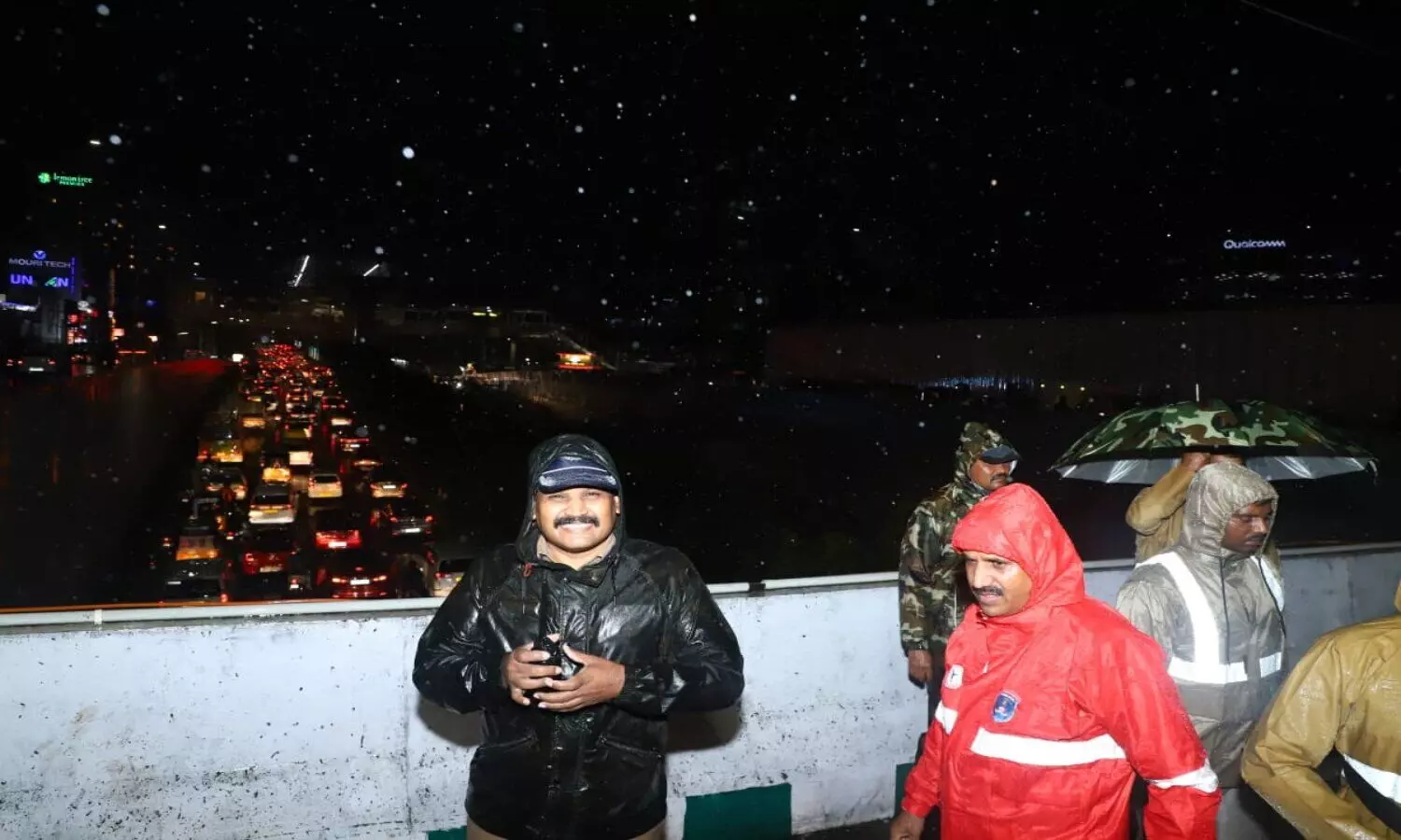 వారికి సెలవులు లేనట్లే