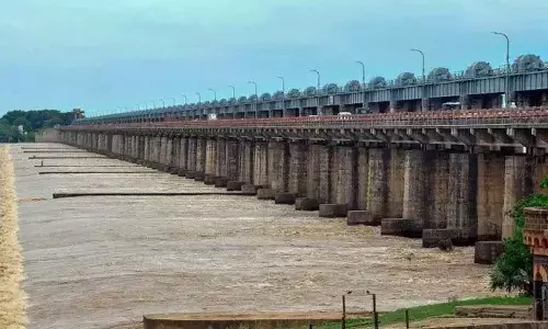 ధవళేశ్వరానికి పెరుగుతున్న వరద